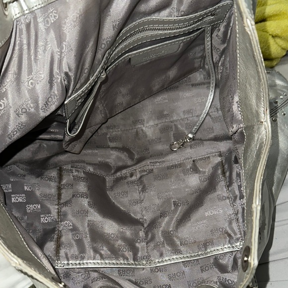 Micheal kors leather Silver Studded large bag like new condition soft cute 🥰 - Picture 8 of 14